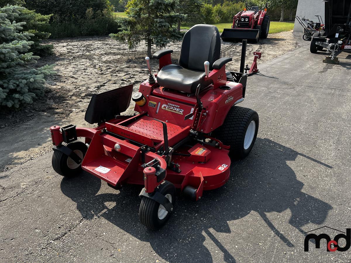 Country Clipper 52 Zero Turn Mower w Bagger Attachment